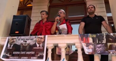 “T’ju vijë turp” – Protestë kundër hapjes së konsullatës serbe në Shkodër