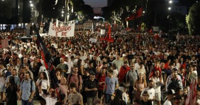 Protesta e 65-të në Tiranë, qytetarët kërkojnë dorëheqjen e kryeministrit Rama