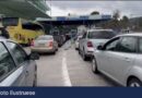 Radhë kilometrike në Kakavijë, qytetarët që kthehen në Shqipëri bllokohen në temperatura të larta, pala greke punon me ritme të ngadalta