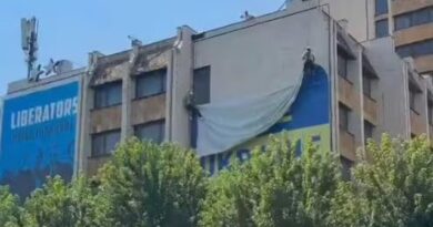 Pas deklaratës së Zelenskyt në Beograd për Kosovën, Prishtina heq flamurin e Ukrainës: Respekti është reciprok