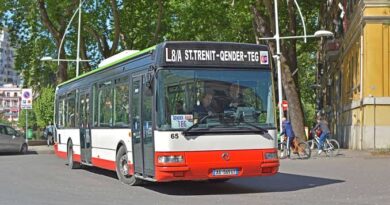 Transporti publik paralajmëron reduktim të flotës me 20–30% nga 1 shtatori: operatorët kërkojnë ndërhyrje urgjente
