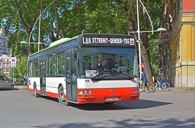 Transporti publik paralajmëron reduktim të flotës me 20–30% nga 1 shtatori: operatorët kërkojnë ndërhyrje urgjente