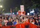 Diaspora i përgjigjet thirrjeve të protestuesve, merr pjesë në tubimin e 76-të. Vijojnë fjalimet përpara kryeministrisë