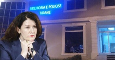 Shefja e SHISH-it, Vlora Hyseni mbërrin në Drejtorinë e Policisë së Tiranës, po i komunikohet akuza (DETAJE)