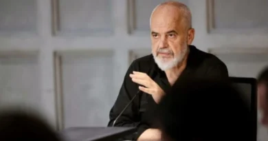 U sulmua me vezë në Nju York, reagon Rama: Flamurin shqiptar e kam ngritur më shumë se kurrë para botës, pulat histerike që çarten rrugëve ta mbajnë vath në vesh se…