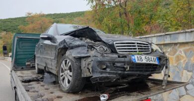 Aksident në aksin Pogradec-Lin, përplasen dy automjete, një person përfundon në spital
