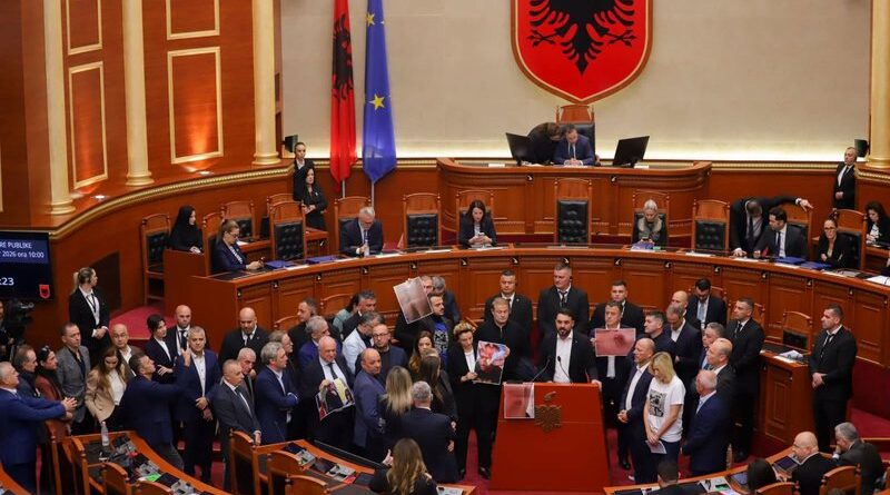 PS kërkon përjashtim të 20 deputetëve të PD-së nga Kuvendi, reagon Gazment Bardhi: Akt i rëndë agresioni politik
