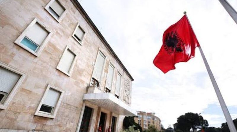 Qeveria miraton kompensimin për bizneset e dëmtuara nga dhuna në protesta, 50 milionë lekë edhe për shpenzimet e mjekimit të Vishkullin