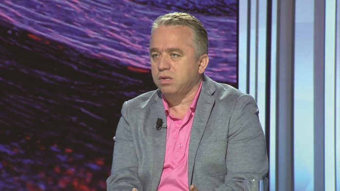 Prof. Afrim Krasniqi: Kemi nevojë për reflektim sesa zgjidhja e një proteste Prof. Afrim Krasniqi: Kemi nevojë për reflektim sesa zgjidhja e një proteste