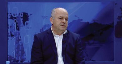 Prof. Gjok Vuksani: Studenti im roje nate…!