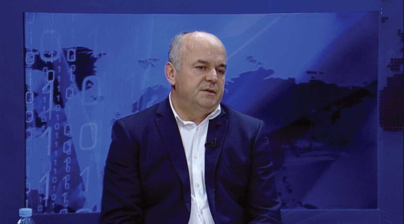 Prof. Gjok Vuksani: Studenti im roje nate…! Prof. Gjok Vuksani: Studenti im roje nate…!