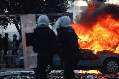 Qendra Evropiane për Lirinë e Shtypit dhe Medias dënon dhunën e policisë ndaj gazetarëve: Të paktën 25 sulme gjatë protestave në Shqipëri Qendra Evropiane për Lirinë e Shtypit dhe Medias dënon dhunën e policisë ndaj gazetarëve: Të paktën 25 sulme gjatë protestave në Shqipëri