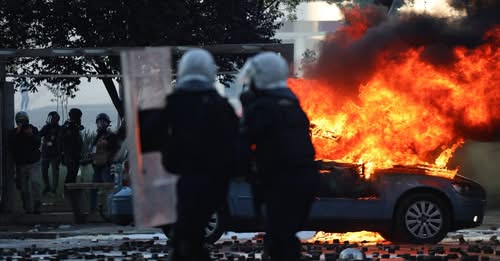 Qendra Evropiane për Lirinë e Shtypit dhe Medias dënon dhunën e policisë ndaj gazetarëve: Të paktën 25 sulme gjatë protestave në Shqipëri Qendra Evropiane për Lirinë e Shtypit dhe Medias dënon dhunën e policisë ndaj gazetarëve: Të paktën 25 sulme gjatë protestave në Shqipëri