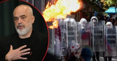 “Edi Rama nuk ka ndërmend ta japë dorëheqjen! S’ka dhunë të tejkaluar nga policia” “Edi Rama nuk ka ndërmend ta japë dorëheqjen! S’ka dhunë të tejkaluar nga policia”