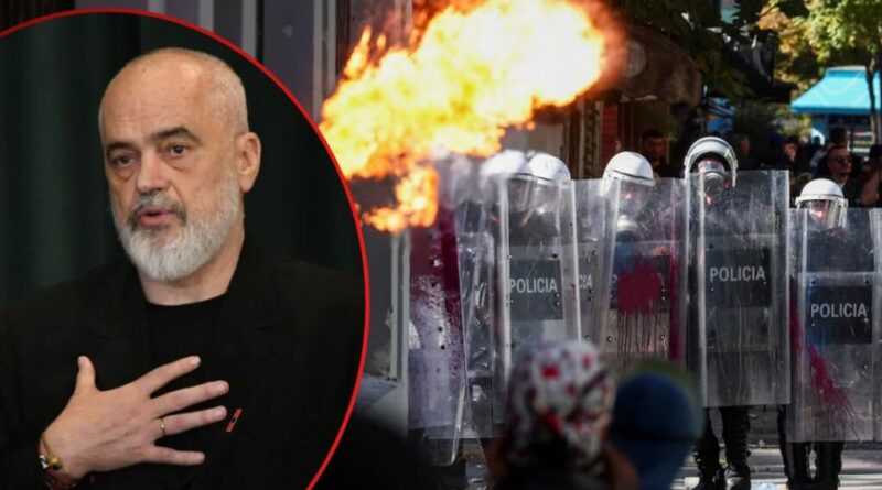 “Edi Rama nuk ka ndërmend ta japë dorëheqjen! S’ka dhunë të tejkaluar nga policia” “Edi Rama nuk ka ndërmend ta japë dorëheqjen! S’ka dhunë të tejkaluar nga policia”