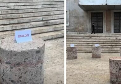 Studentët hodhën karriget në derën e Kryeministrisë, Rama u kërkon dialog me “gurë”