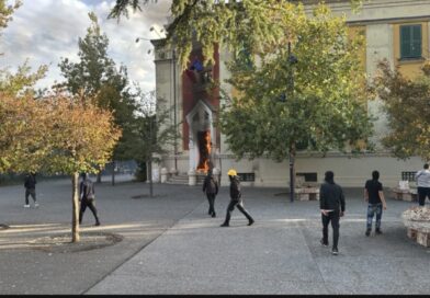 Protestuesit i vënë flakën Ministrisë së Bujqësisë Protestuesit i vënë flakën Ministrisë së Bujqësisë
