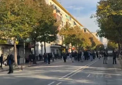 Protesta/ Nis grumbullimi i protestuesve para Ministrisë së Arsimit