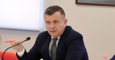 “Erjonin e njoh personalisht”, komentet nxjerrin zbuluar gënjeshtën e Tao Ballës