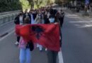 Studentët e Mjekësisë nisin të parët protestën, marshojnë drejt Ministrisë së Arsimit