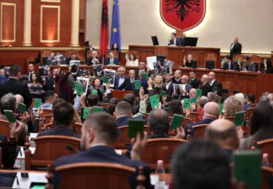Këlliçi: Rama solli deputeten Milva Konomi nga spitali për të siguruar 84 vota për Gent Sejkon Këlliçi: Rama solli deputeten Milva Konomi nga spitali për të siguruar 84 vota për Gent Sejkon
