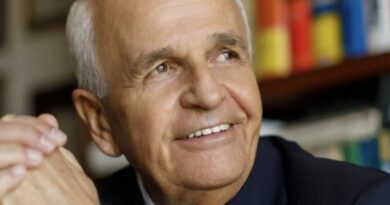 Ndahet nga jeta në moshën 78-vjeçare Bashkim Zeneli, ish-ambasadori i Shqipërisë në Gjermani dhe Greqi