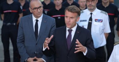 Trazirat në Francë, Macron refuzon dorëheqjen e ministrit të Brendshëm