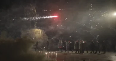 Morën pjesë në tubimet që u shoqëruan me tensione/ Gjykata liron nga burgu 22 protestues në Tiranë, 17 prej tyre arrestime të paligjshme Morën pjesë në tubimet që u shoqëruan me tensione/ Gjykata liron nga burgu 22 protestues në Tiranë, 17 prej tyre arrestime të paligjshme