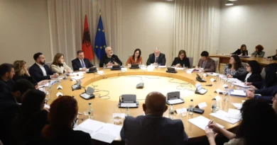 “Të miturit u keqpërdorën në protestë”/ Nga rrjetet sociale te përgjegjësia e prindërve, Rama prezanton masat për mbrojtjen e fëmijëve: Së shpejti nisim diskutimin publik