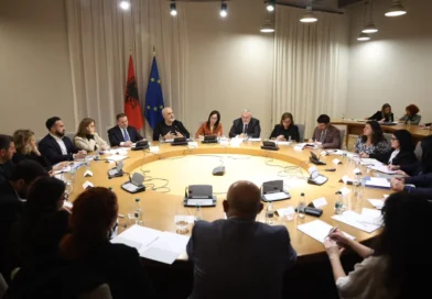 “Të miturit u keqpërdorën në protestë”/ Nga rrjetet sociale te përgjegjësia e prindërve, Rama prezanton masat për mbrojtjen e fëmijëve: Së shpejti nisim diskutimin publik