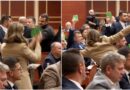 Detaje/ Sherri në Parlament, Zegjineja “shpëtoi” PS-në nga Flamur Noka, mblodhi kartonët e votimit