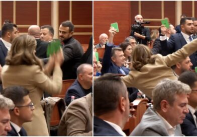 Detaje/ Sherri në Parlament, Zegjineja “shpëtoi” PS-në nga Flamur Noka, mblodhi kartonët e votimit
